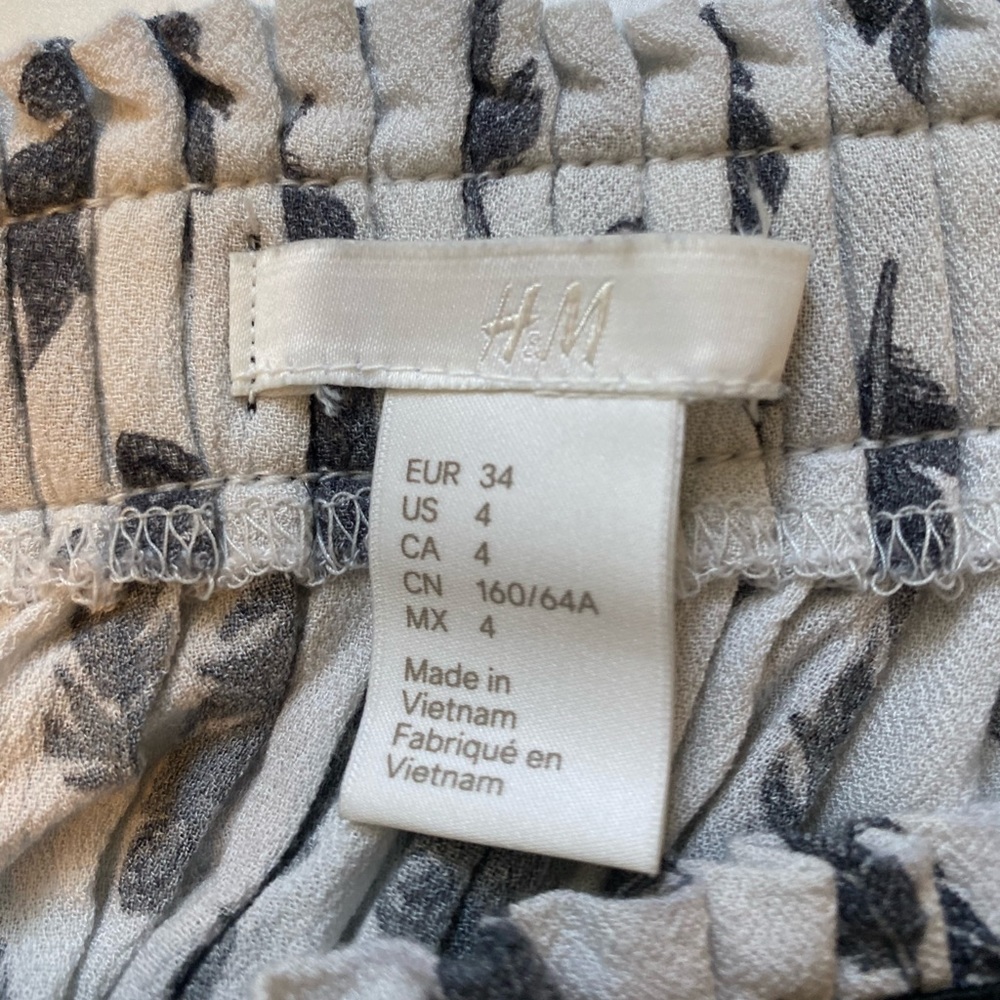 H&M skirt size small - Picture 2 of 3